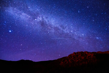 Milky way starry night sky in Mauna Kea Hawaii  - obrazy, fototapety, plakaty