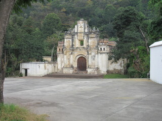 Fototapeta na wymiar Ermita de La Santa Cruz - ANTIGUA GUATEMALA - GUATEMALA