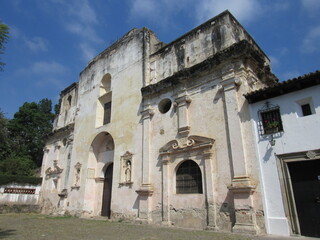 Fototapeta na wymiar Iglesia de Belén - ANTIGUA GUATEMALA - GUATEMALA