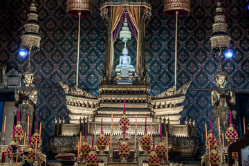 Fototapeta premium Bangkok, Thailand - 07 Nov. 2019 : Within the church of Wat Theptidaram Temple, A beautiful bronze sculpture of Buddha situated in Wat Theptidaram main hall. Selective focus.