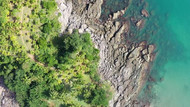 Imagens a&eacute;reas da linda praia de Calhetas, litoral Norte de S&atilde;o Paulo, incluindo vegeta&ccedil;&atilde;o da mata Atl&acirc;ntica, lancha e jetsky.
