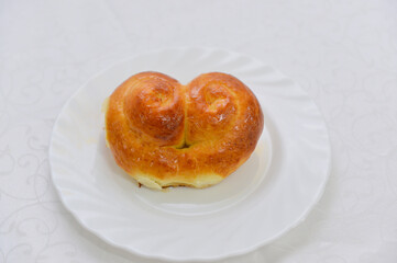 food, pastry, bread, breakfast, sweet, baked, plate, snack, dessert, bun, roll, meal, delicious, bakery, isolated, croissant, cake, white, cheese, homemade, fresh, fried, tasty, pie, brown
