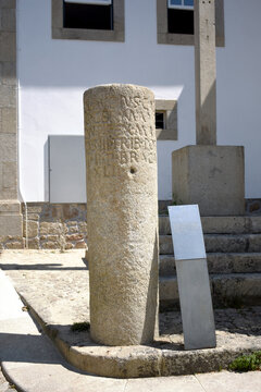Marco Miliario del siglo I A.D. bajo el mandato del emperador Claudio (41-54 A D). Ubicado en Valen&ccedil;a do Minho (Portugal) marca las 42 millas desde Braga a Tui, en la Ruta XIX del Itinerario Antonino.
