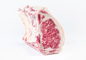 Roher dry aged Wagyu Cote de Boeuf Block vom Rind als close-up auf weißen Hintergrund mit...