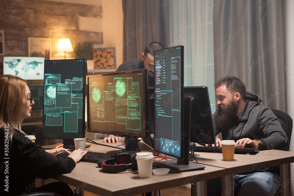Aufkleber organised hackers in a room with computers stealing online informations.