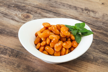 White beans with tomato sauce