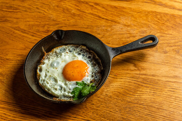 スキレットでグリル料理　 grilled dish made with an iron pan 