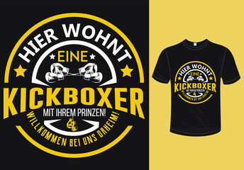 Obraz premium Hier Wohnt Kickboxer Mit ihem prinzen willkommen beiuns daheime t-shirt