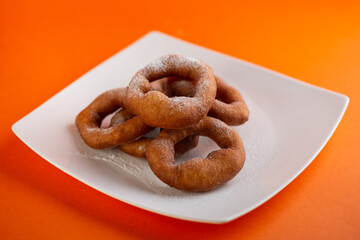 deep fried doughnuts rings