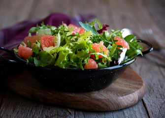 Green vegetable salad with arugula and grapefruit