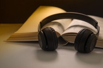 Obraz na płótnie Canvas headphones on a book