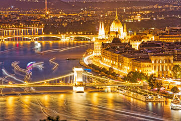 Obraz premium night view of budapest