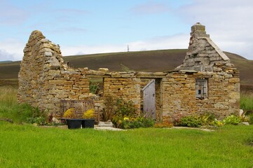 A ruined stone croft cottage on Hoy, Orkney Islands, Scotland, UK. - obrazy, fototapety, plakaty
