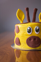 Happy giraffe face birthday cake - 358294483