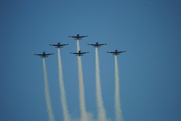 six planes doing stunts