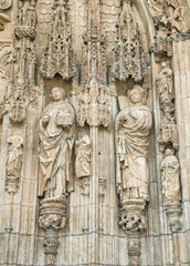 Detalle de Santos en la fachada de la Iglesia San Pablo en Valladolid