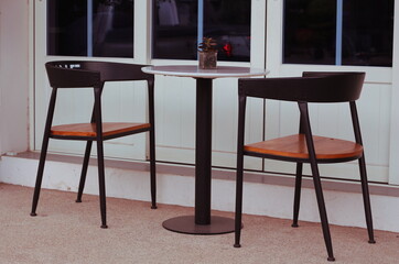 table and chairs