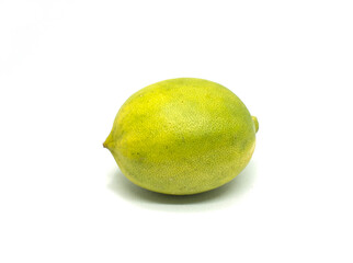 Lemon is a blackberry. The result is very sour. Classified as a green fruit oranges. When ripe, it will be yellow, thin skin, inside the flesh is divided into many petals, very moist, valuable fruit. 