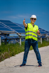 Engineering technician carries out on-site investigation at the new energy base.