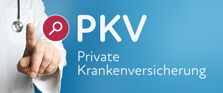 PKV (Private Krankenversicherung). Arzt zeigt mit Finger auf Suchfeld im Internet. Text steht in der Suche. Blauer Hintergrund. Medizin, Gesundheitswesen