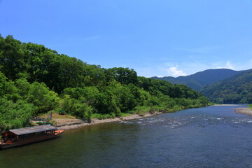 佐田沈下橋から下流を眺める　初夏（高知県四万十市）