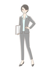 笑顔で立ちポーズを決める女性