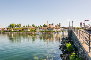 Rapperswil, Zürichsee, Schloss, Seeufer, Hafen, Altstadt, Altstadthäuser, Schlossberg, St. Johann, Kirche, Stadt, Seerundfahrt, Rapperswil-Jona, Seedamm, Holzbrücke,  Somer, Schweiz
