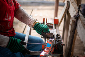 The builder made wrought iron with a bending machine, a device for bending metal to bend.