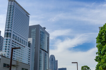 Fototapeta na wymiar 東京都新宿区新宿駅前から見た東京のビル群の景色