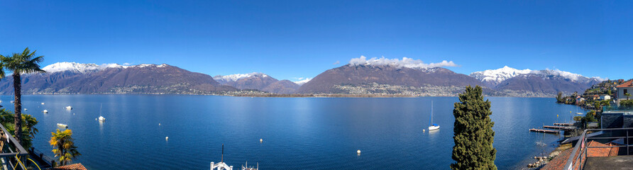 Naklejka na ściany i meble Panoramablick über den Lago Maggiore, Italien