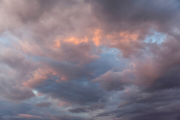 Obraz premium Colorful bright clouds at sunrise 