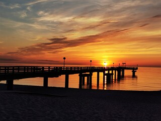 Obraz premium sunset at the pier