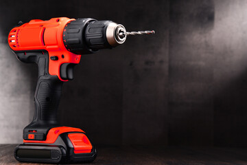 Cordless drill with drill bit working also as screw gun