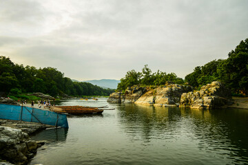 Obraz premium 日本の埼玉にある観光地 長瀞にて岩畳と日本古風な情緒溢れる景色