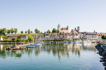 Rapperswil, Zürichsee, Schloss, Seeufer, Hafen, Altstadt, Altstadthäuser, Schlossberg, St. Johann, Kirche, Stadt, Seerundfahrt, Rapperswil-Jona, Seedamm, Holzbrücke,  Sommer, Schweiz