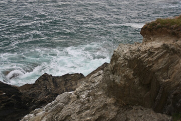 Fototapeta na wymiar Dangerous waves crashing on rocks