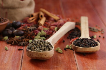 Black and Green Pepper seed_Indian Spice