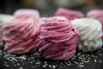 Obraz premium Close up of marshmallow cakes of pink, berry and white color.