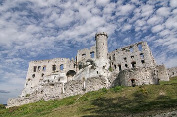 Fototapeta na wymiar Ogrodzieniec castle in podzamcze polish jura Poland