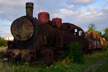 Stary zardzewiały parowóz © Yana