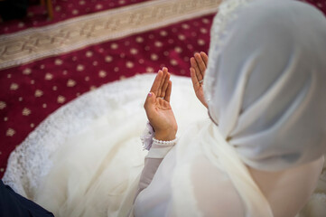 Fototapeta na wymiar Muslim bride at the mosque during a wedding ceremony.