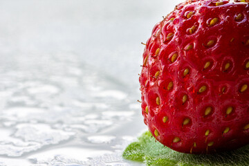 Truskawka z kroplami wody (strawberry with waterdrops)