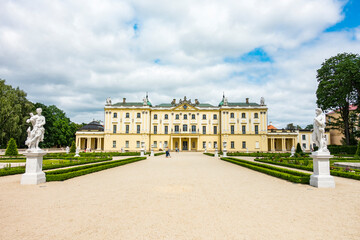 Białystok Podlasie pałac park branickich zamek zabytek droga niebo chmury © Dariusz