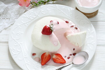cheesecake with strawberries