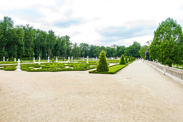 Białystok Podlasie pałac park branickich Ogród drzewa krzewy zieleń rzeźby