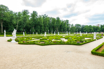 Białystok Podlasie pałac park branickich Ogród drzewa krzewy zieleń rzeźby © Dariusz