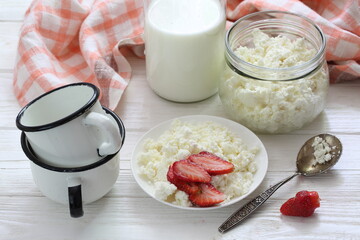 cottage cheese with strawberries