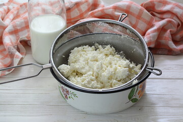 cottage cheese in colo-slag