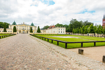 Białystok Podlasie pałac branickich zamek zabytek droga trawnik