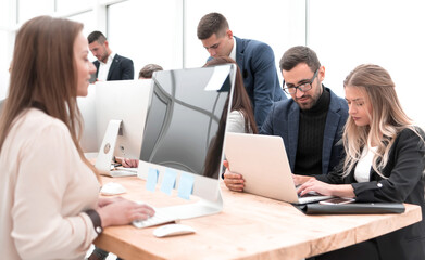 Fototapeta premium project Manager and business team sitting at the Desk